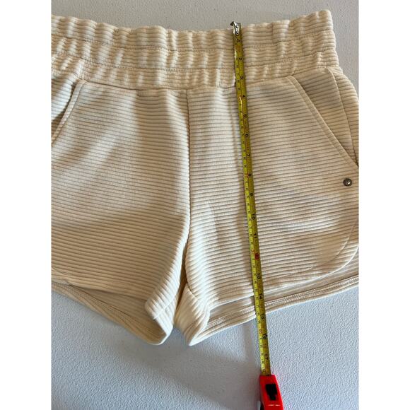 Bearpaw Outdoors Women's Ribbed Cream Pull On Comfy Size M Shorts - Picture 6 of 7